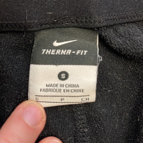 Fleece Nike therma-fit joggers. With pockets - Picture 2 of 3